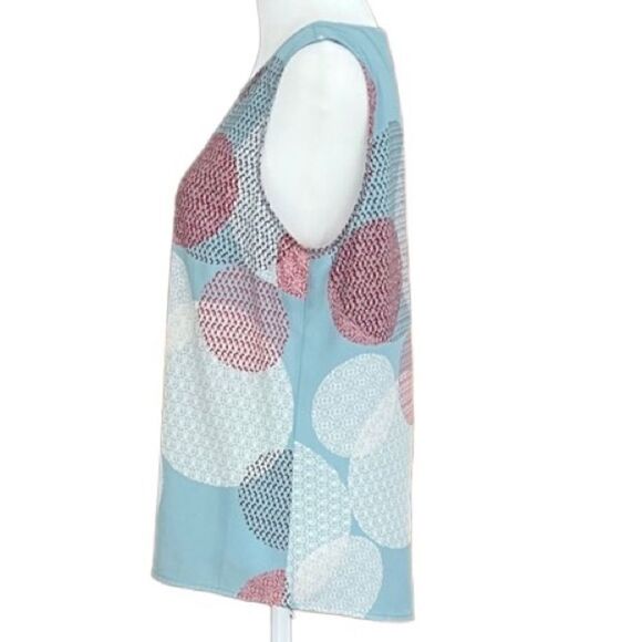 Renee C sleeveless round neckline blue abstract circle top - Picture 4 of 7